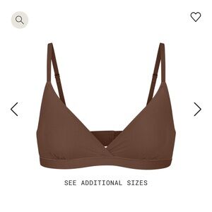 Skims Crossoverr fits everybody bralette 4x